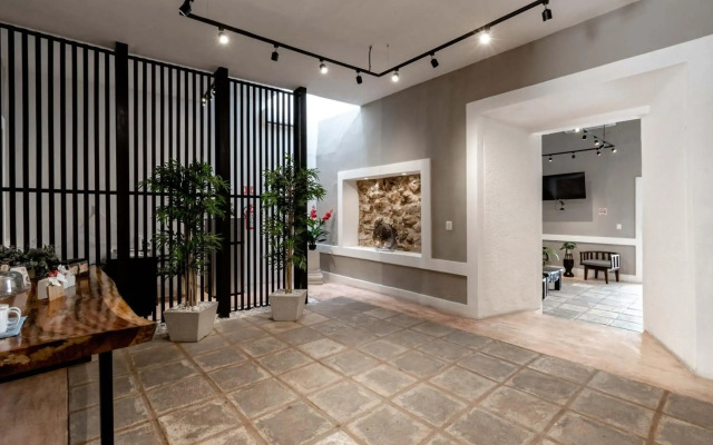 Hotel Colonial Zaci by GuruHotel