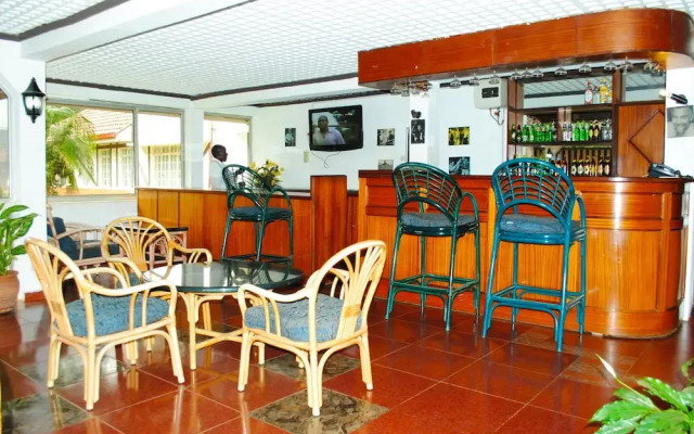 Mosa Court Apartments