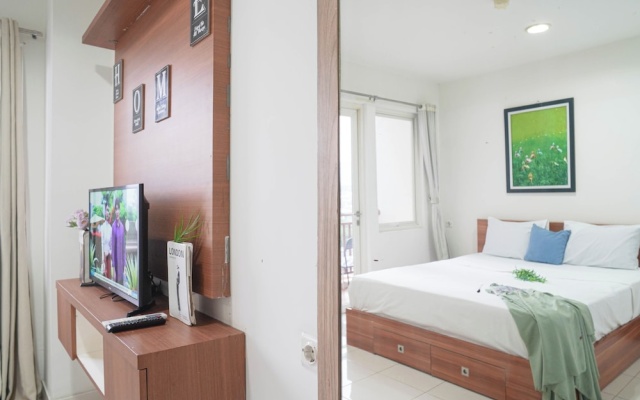 Compact White 1Br At Sentul Tower Apartment