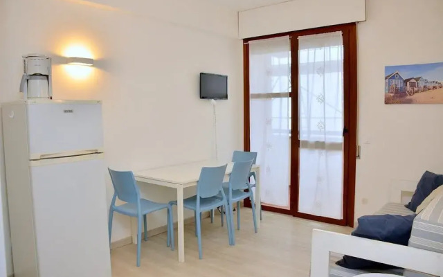 Bright Flat Overlooking the sea - Beahost