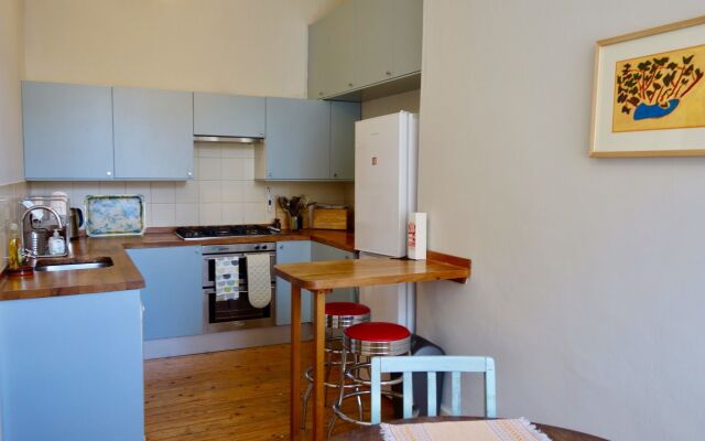 Spacious 2 Bedroom Home In Leith