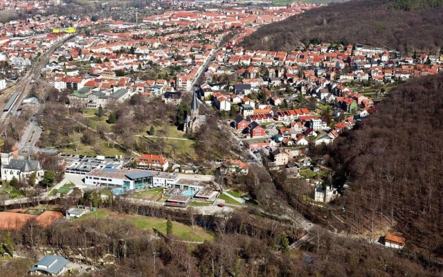 Home With Lots of Light and a Great View, Quiet Location by the Town Centre