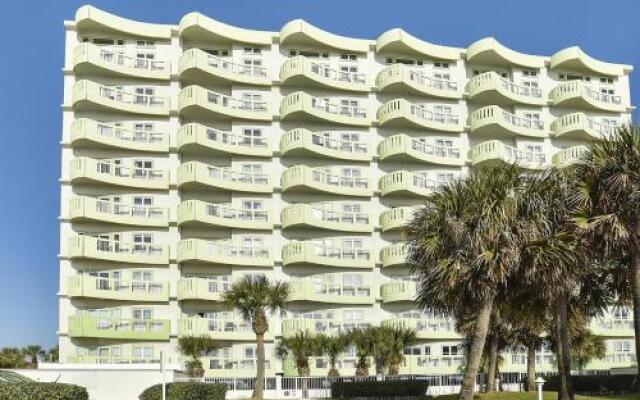 Seawall Condo with Birds Eye Views by RedAwning