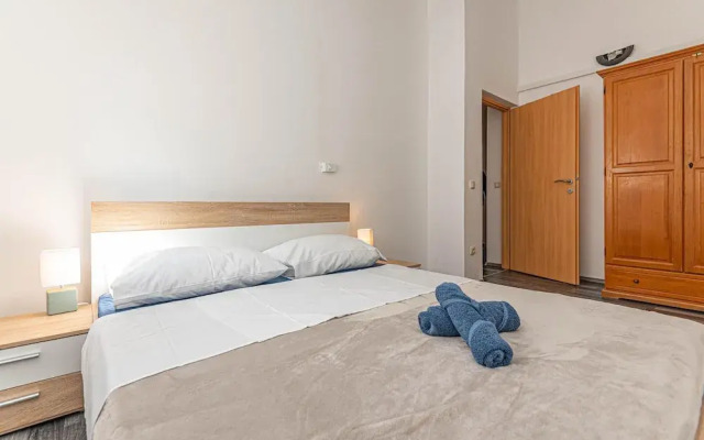 Amazing Home in Grebastica With Wifi and 4 Bedrooms