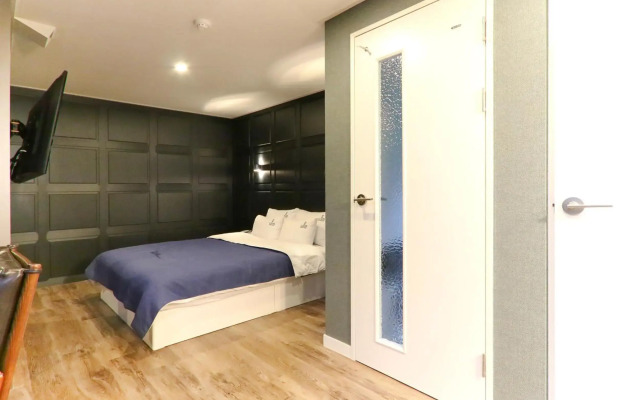 Louis Hotel