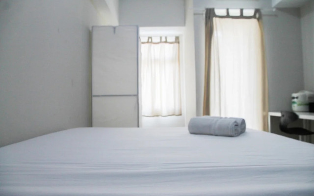 Pool View Studio Apartment @ Springlake Summarecon