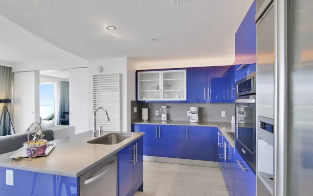Sapphire Suite Beachfront, Gym + Pool!
