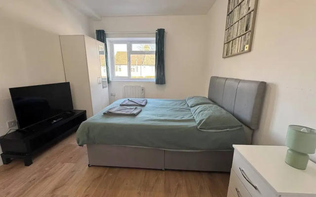 Charming Wallington Apartment With Hot Tub