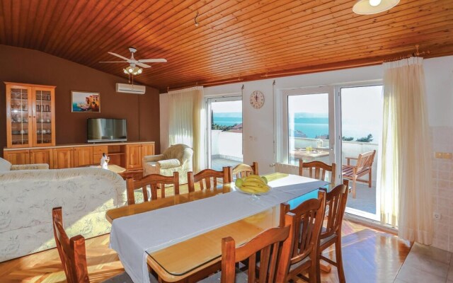 Beautiful Home in Nemira With Jacuzzi, Wifi and 2 Bedrooms