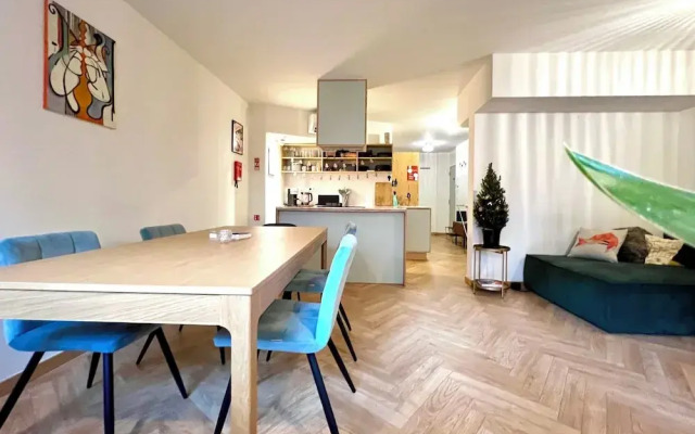 Alegr0 · 60s Chic Central Apartment w/ Garden