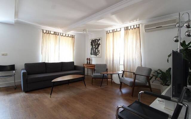 Luminous Apartment in Chueca Allôhousing