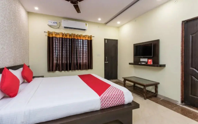 Lavish By FabHotel