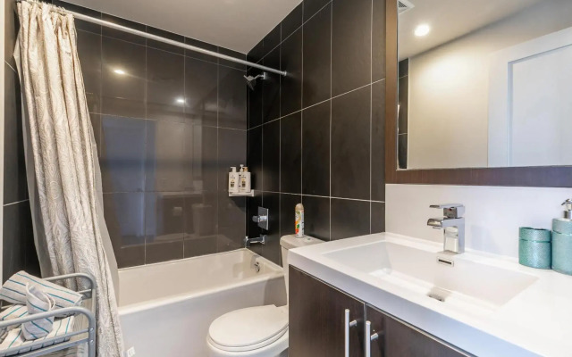 2 Bedroom  2 Bathroom Family Unit. FREE PARKING