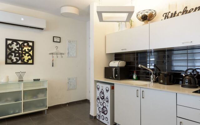 Ben Yehuda - Bograshov 1 BR with Terrace