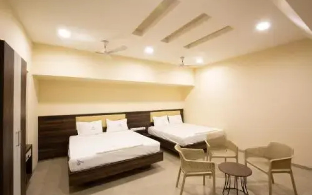 Ponnis Hotel