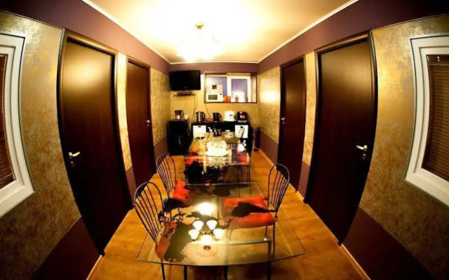 Four Rooms Hostel
