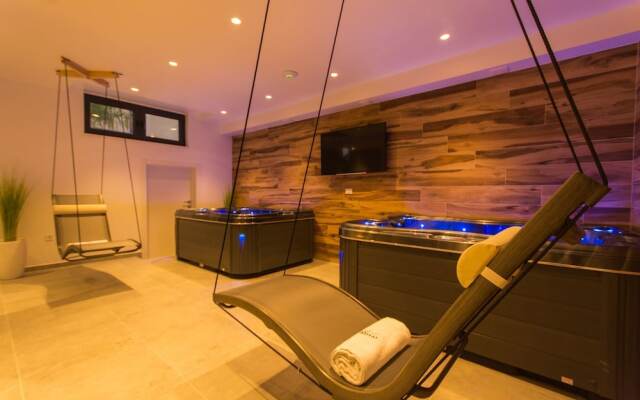 Luxury Apartments Royal M with Pool