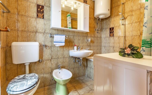 Beautiful Home in Stinjan With Wifi and 4 Bedrooms