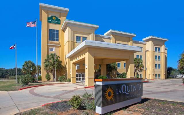 La Quinta Inn & Suites by Wyndham Pearsall