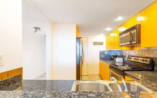 3 Bedroom Condo With Stunning Balcony View