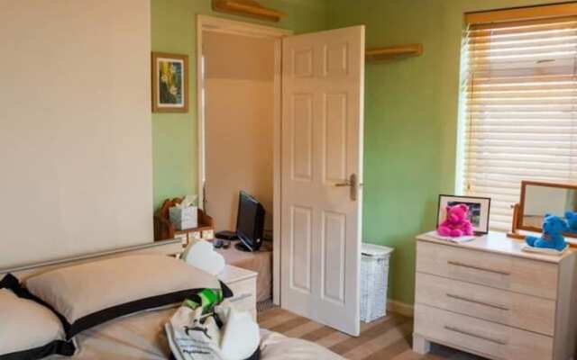 Apartment - Sleeps 4 - Pet Friendly - Balcony