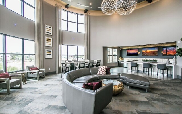 Rooftop Pool with Views-King Beds-Parking 1123
