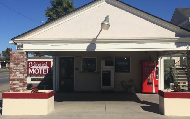 Colonial Motel