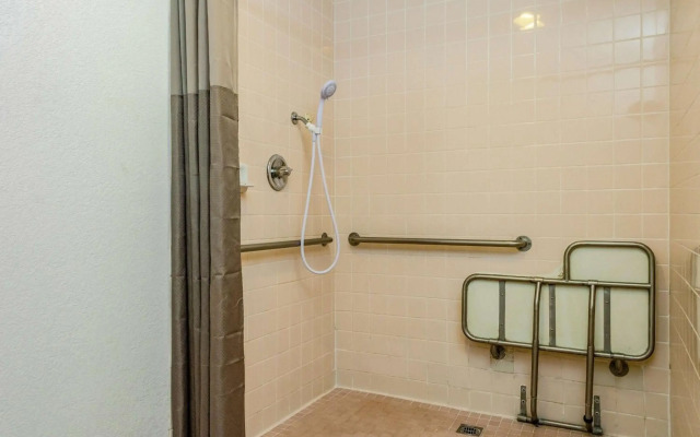 Motel 6 Oakdale, CA