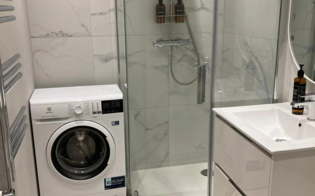 Modern and cozy apartment near the sea