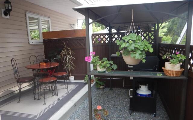 Clean Quiet Comfortable suite; Coquitlam Center