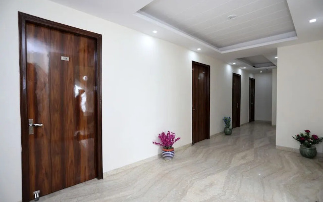 Oyo 9380 Near Artemis Hospital