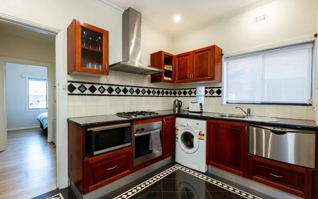 Lighthouse Cozy 2BDR with CITY VIEWS