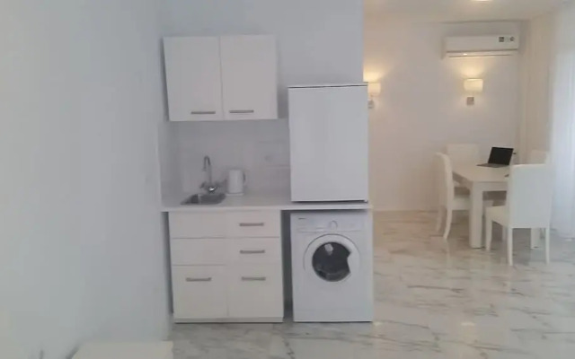 SEA-VIEW Beluga & Dolphin Luxury HOTEL apartments