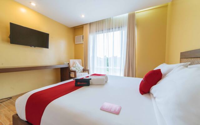 RedDoorz Premium near Health Centrum Banica