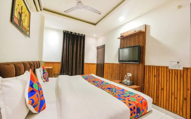 Fabhotel Shri Sai Dx