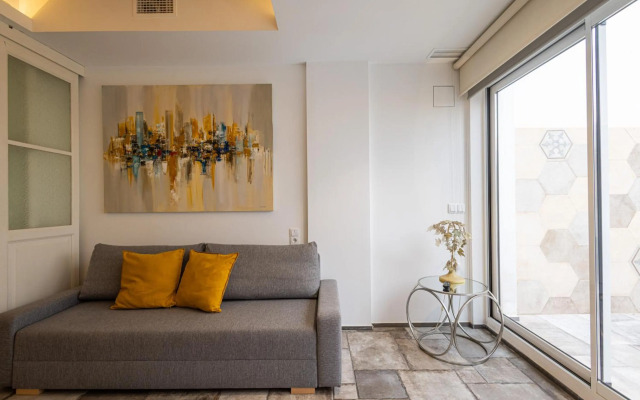 CENTER MODERN 1BR 2Bth TERRACE WI-FI AC