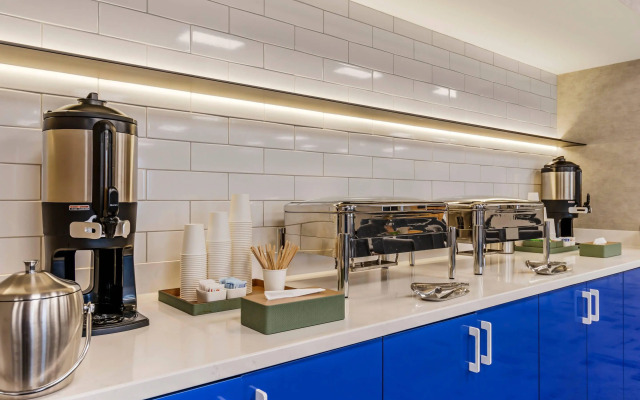 Clarion Lakeside Inn & Conference Centre