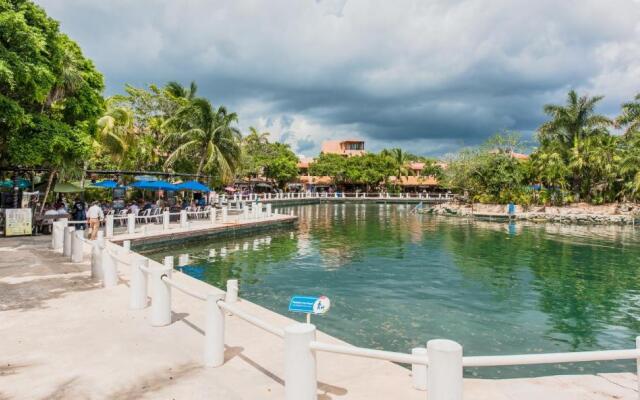 Luxury Pool & Beach House At The Mayan Riviera