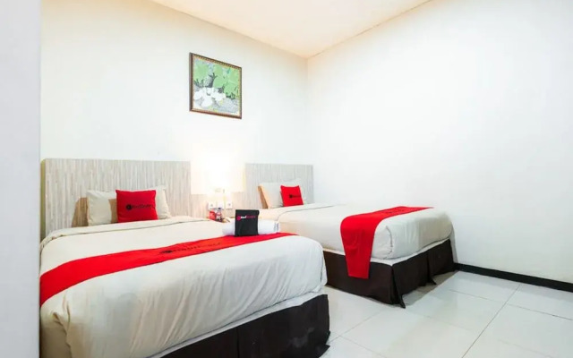 Reddoorz Plus Near Karebosi Area 3