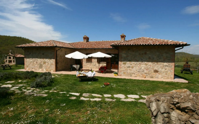 Lovely Farmhouse in Umbria with Swimming Pool