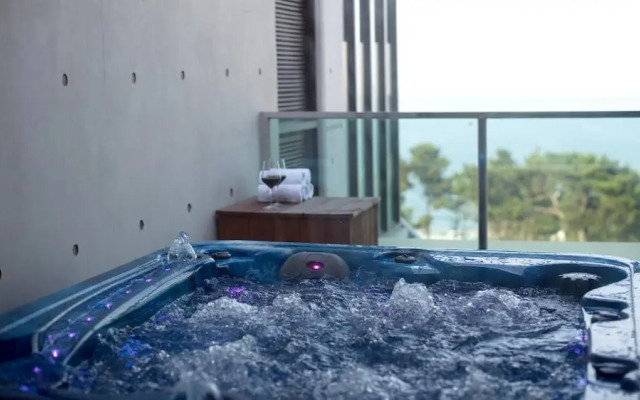 The Marine Pool Villa