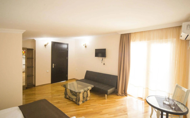 Log Inn Boutique Hotel