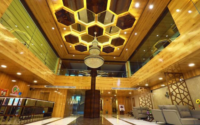 Hotel The Grand Ladhukara