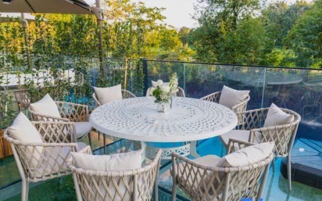 Xishuangbanna Jinghong No.1 Mansion (Splashing Square)