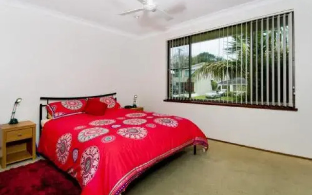 Cara Nobbys Beach 11 Wesley Avenue