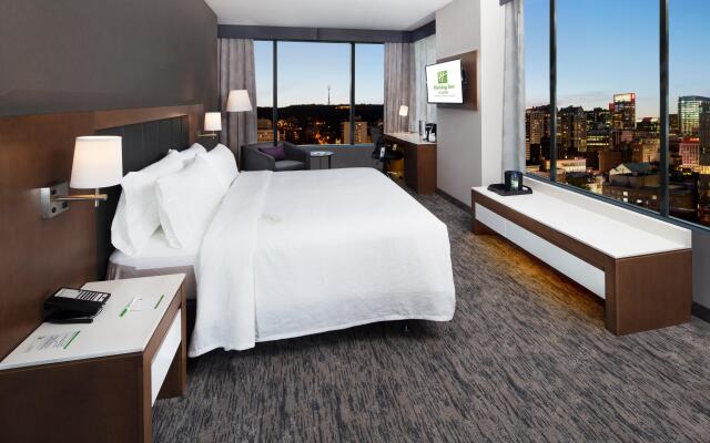 Holiday Inn Hotel & Suites Montreal Centre-ville Ouest, an IHG Hotel