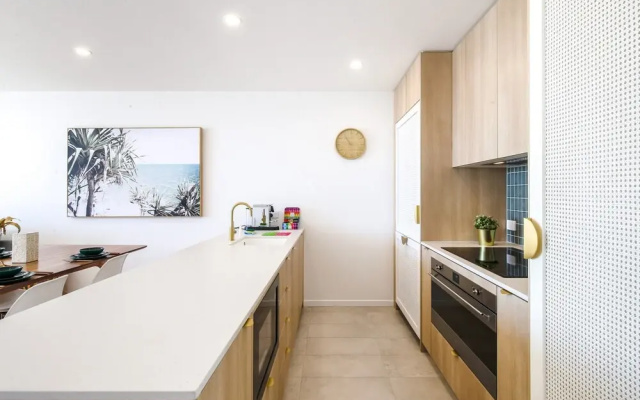 Exquisite 1-bed Apartment With Bay Views