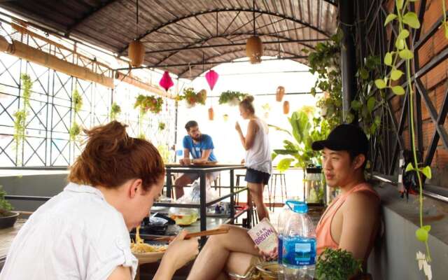 The Like Hostel & Cafe