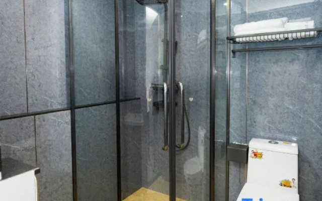 Xinlong Hotel (Trade City High-Speed Railway Station) – Bathroom – Shangrao