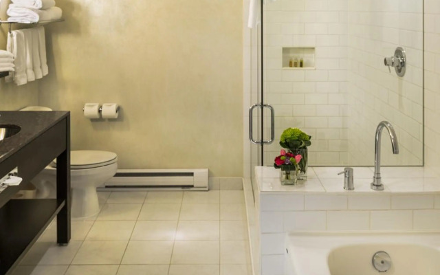 OPUS Hotel Vancouver